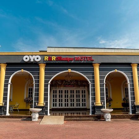 Oyo 1228 R & R Motel Джохор Бахру Екстериор снимка