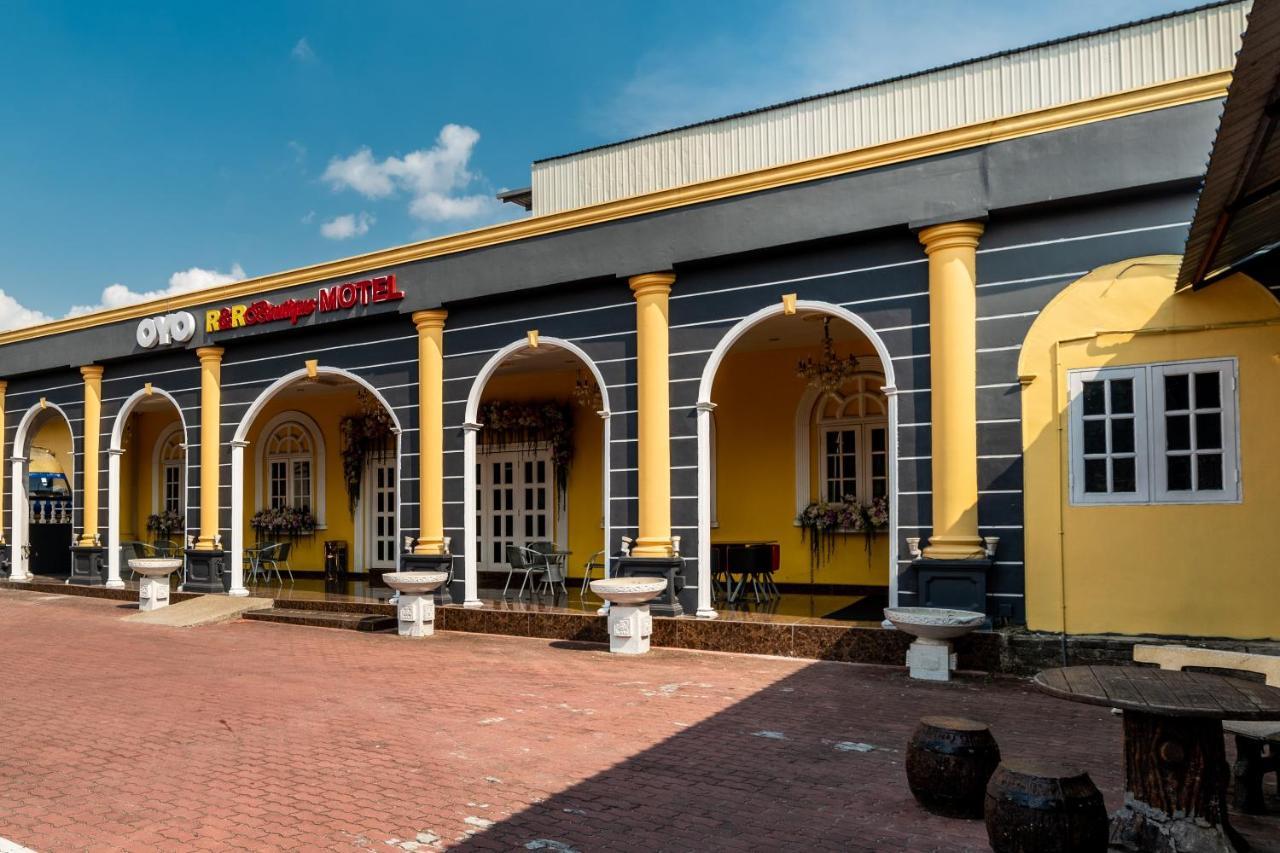 Oyo 1228 R & R Motel Джохор Бахру Екстериор снимка