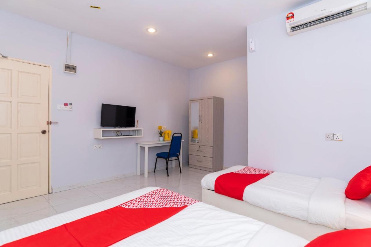 Oyo 1228 R & R Motel Джохор Бахру Екстериор снимка