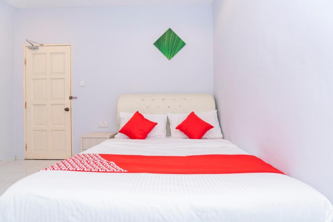 Oyo 1228 R & R Motel Джохор Бахру Екстериор снимка