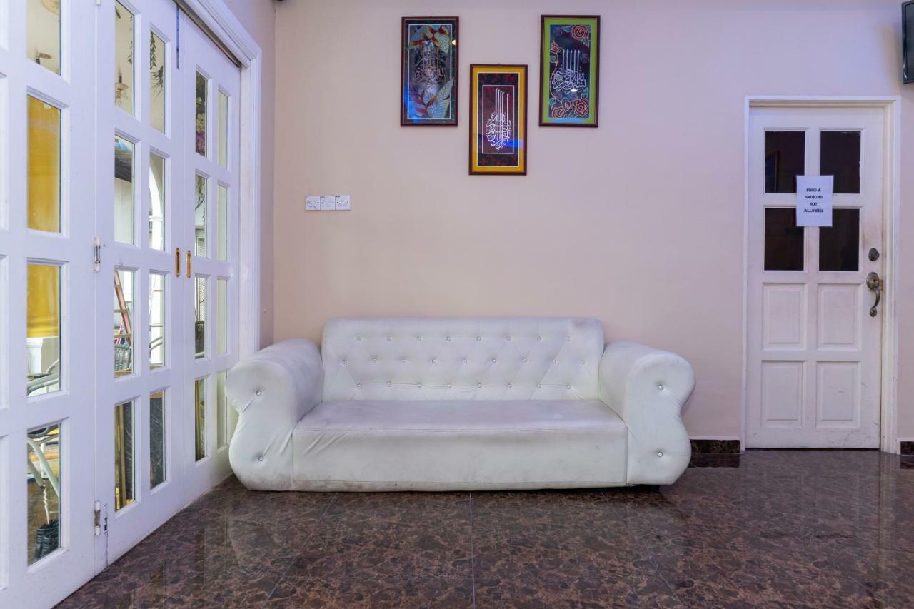 Oyo 1228 R & R Motel Джохор Бахру Екстериор снимка