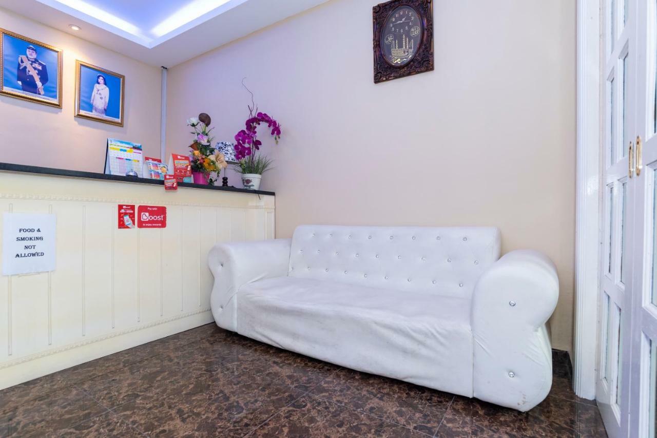 Oyo 1228 R & R Motel Джохор Бахру Екстериор снимка