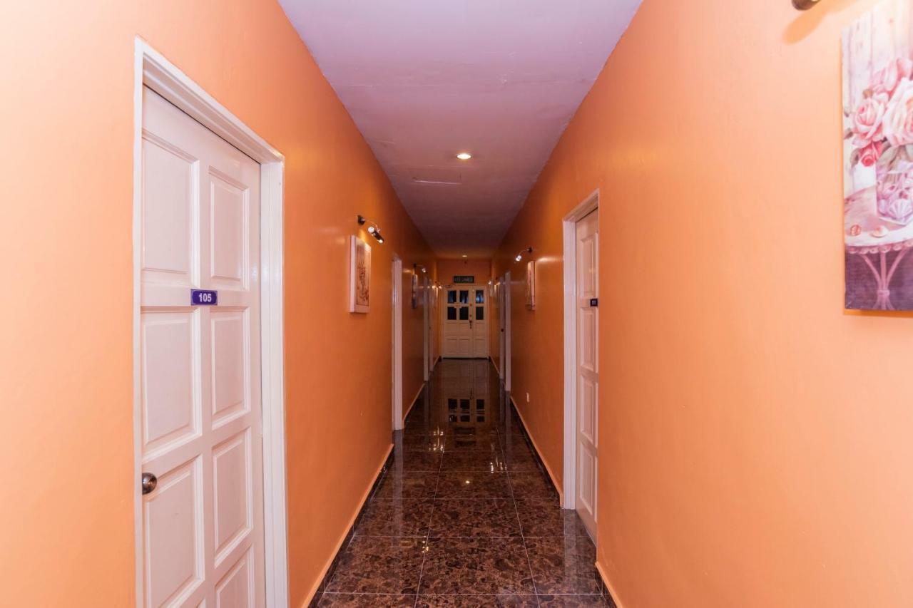 Oyo 1228 R & R Motel Джохор Бахру Екстериор снимка