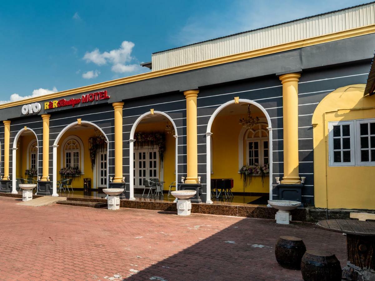 Oyo 1228 R & R Motel Джохор Бахру Екстериор снимка