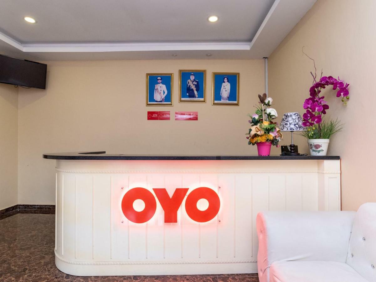 Oyo 1228 R & R Motel Джохор Бахру Екстериор снимка