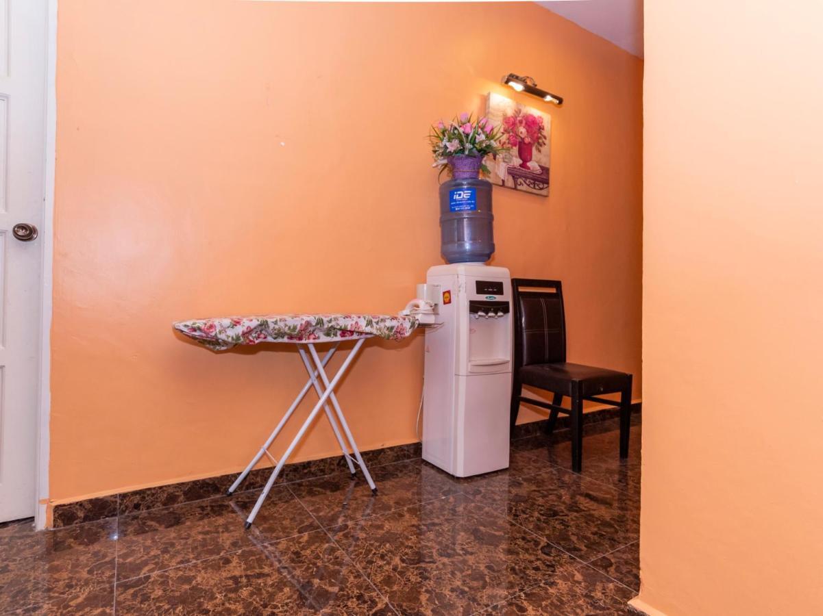 Oyo 1228 R & R Motel Джохор Бахру Екстериор снимка
